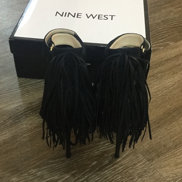 New 7.5 Nine West black fringe open toe heals - Picture 5 of 7